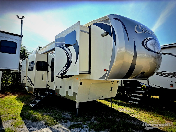 2018 Palomino Columbus F386FK RV Photo 1