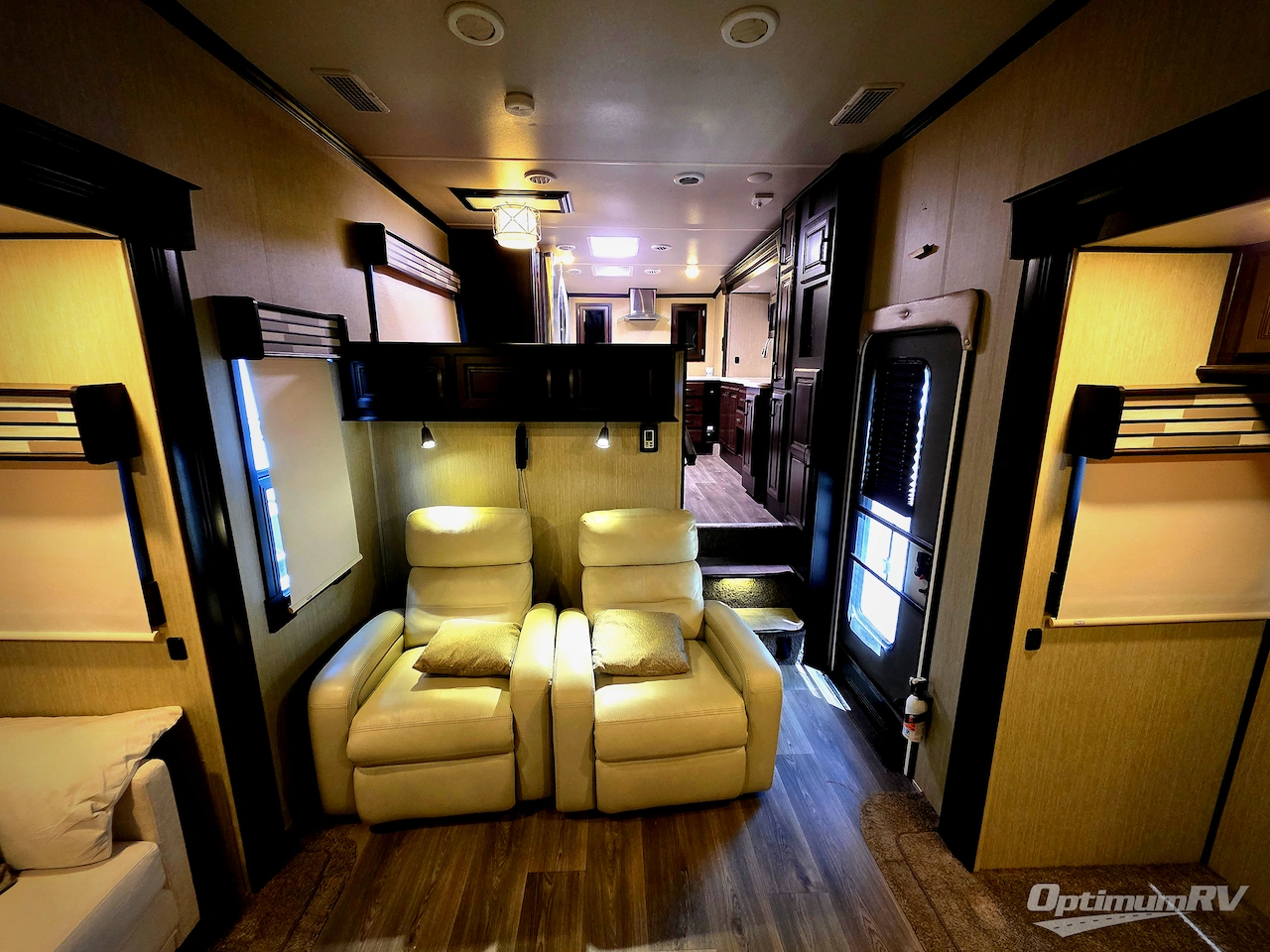 2018 Palomino Columbus F386FK Photo 4