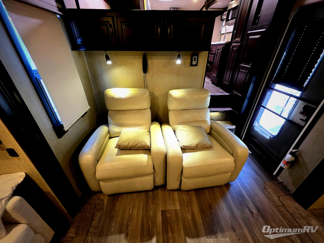 2018 Palomino Columbus F386FK Photo 7