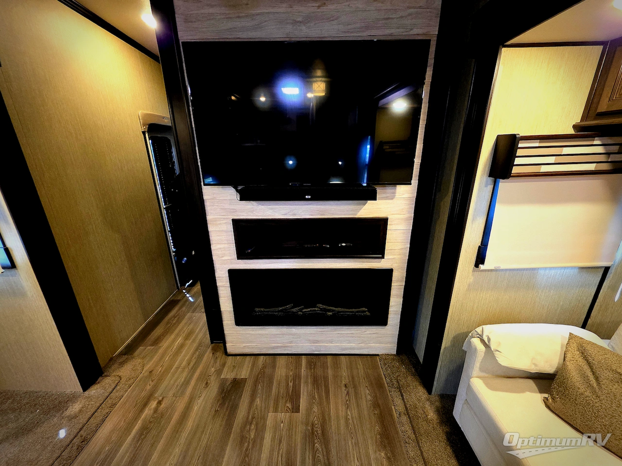 2018 Palomino Columbus F386FK Photo 13
