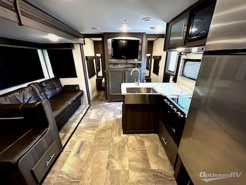 2021 Dutchmen Kodiak Ultra-Lite 283BHSL RV Photo 2