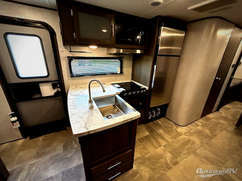 2021 Dutchmen Kodiak Ultra-Lite 283BHSL RV Photo 3