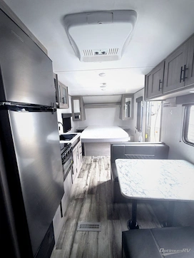 2022 Dutchmen Coleman Lantern LT Series 214BH RV Photo 3