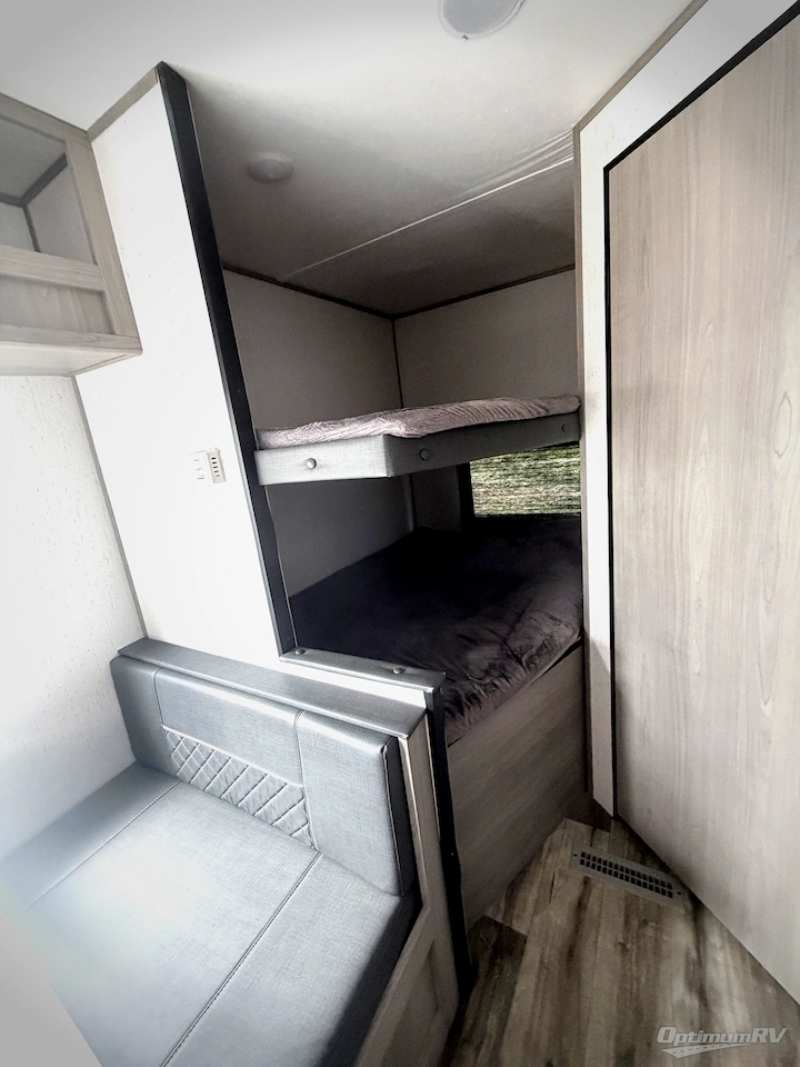 2022 Dutchmen Coleman Lantern LT Series 214BH Photo 9