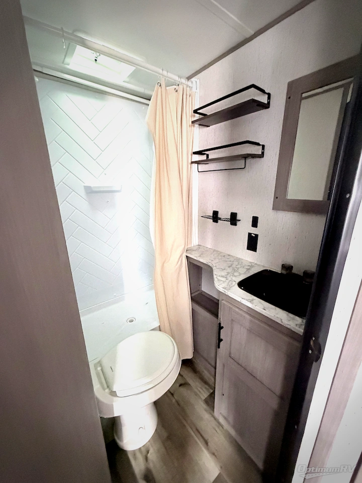 2022 Dutchmen Coleman Lantern LT Series 214BH Photo 10