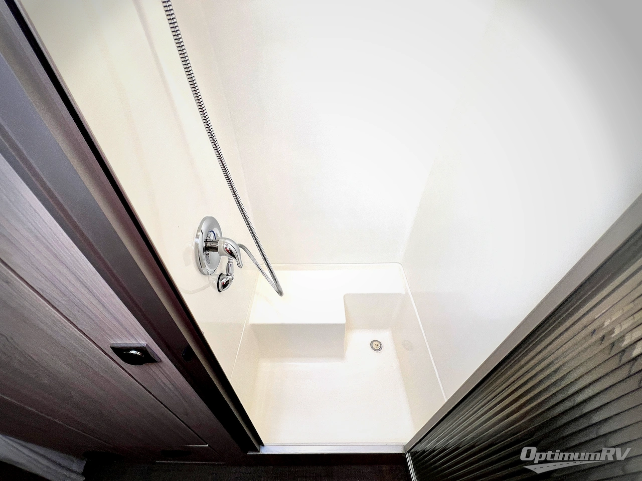 2021 Airstream Globetrotter 27FB Photo 13