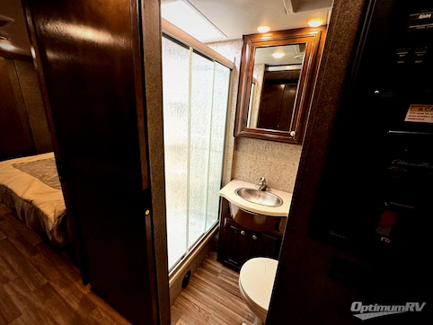 2017 Thor Miramar 37.1 RV Photo 3