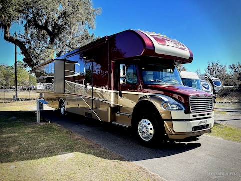 Used 2018 Dynamax DX3 37BH Featured Photo