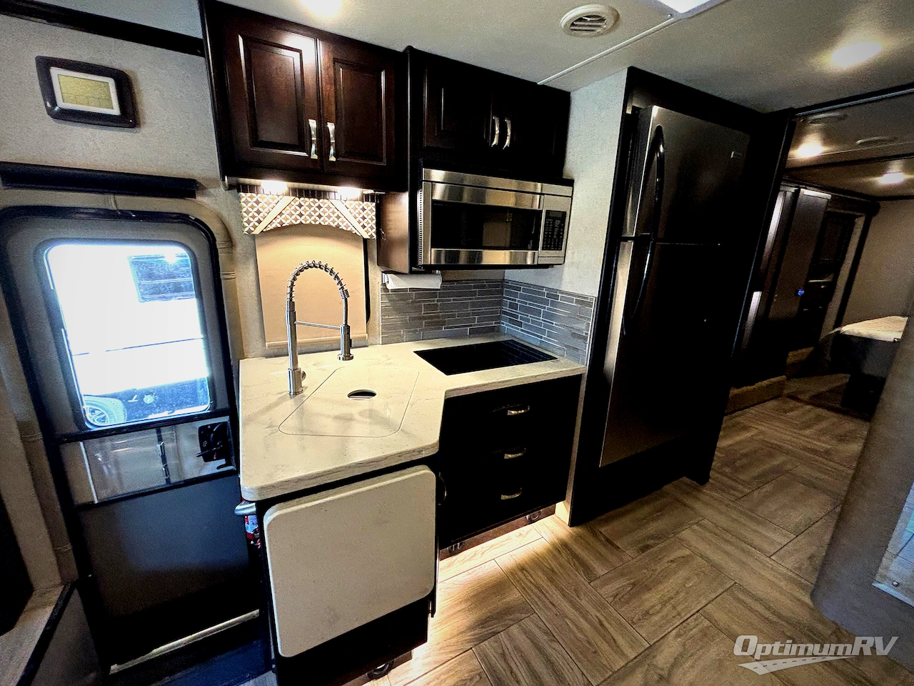 2018 Dynamax DX3 37BH Photo 14