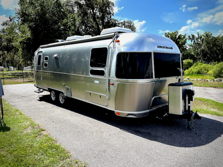 2022 Airstream Flying Cloud 27FB RV Photo 1