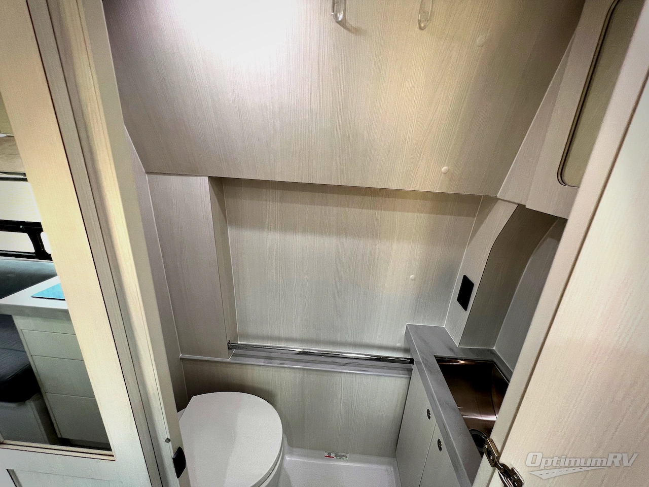 2022 Pleasure-Way Ontour 2.2 Photo 12