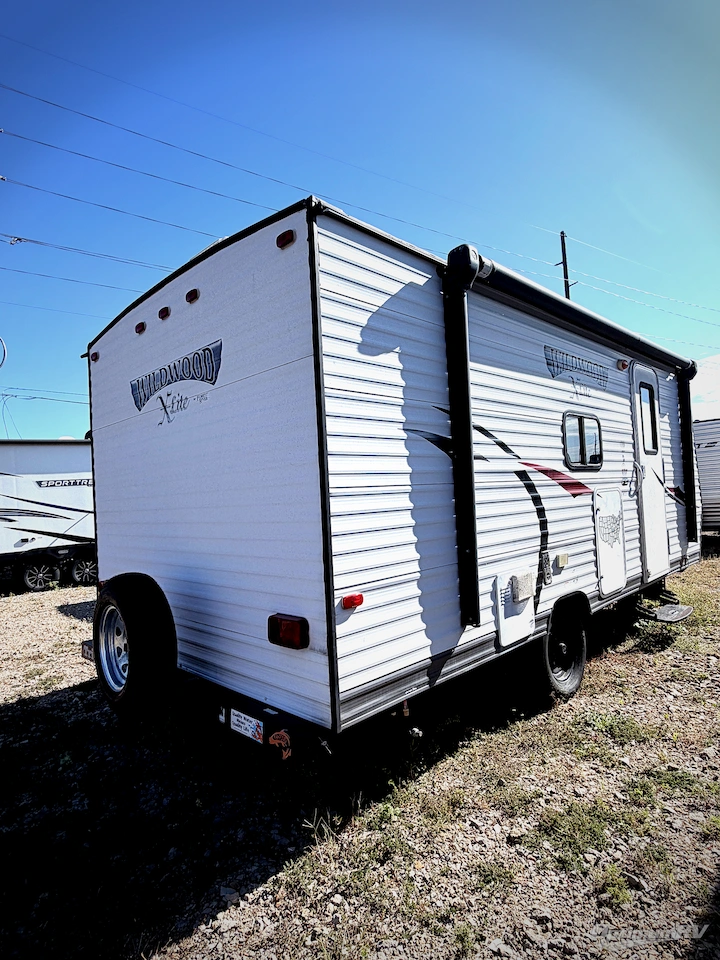 2018 Forest River Wildwood X-Lite 230BHXL Photo 2