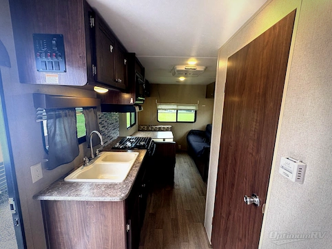 2017 Dutchmen Coleman Lantern Series 192RD RV Photo 3