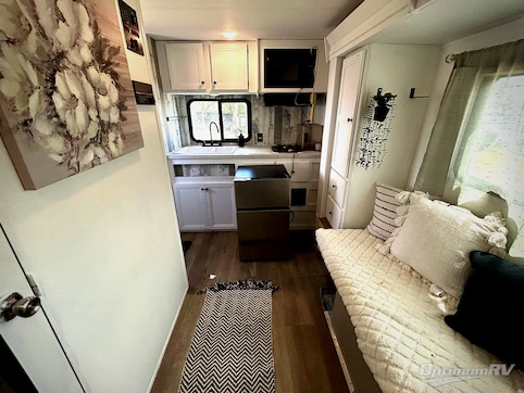 2018 Dutchmen Coleman Light LX 1605FB RV Photo 2