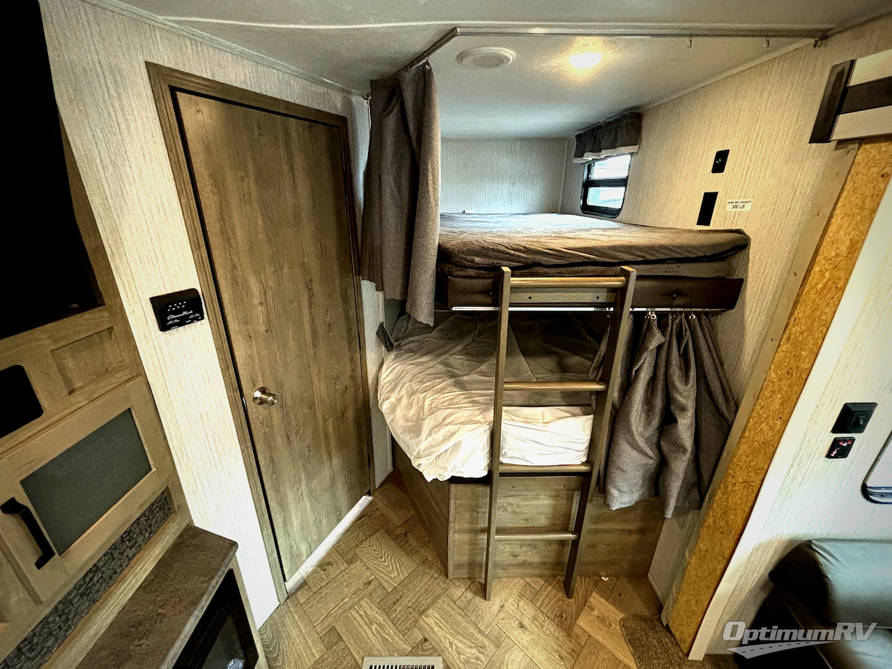 2021 Palomino Puma 28DBFQ Photo 10