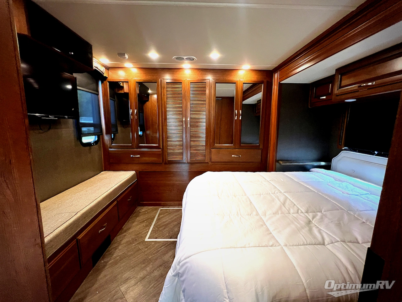 2017 Fleetwood Pace Arrow 35E Photo 16