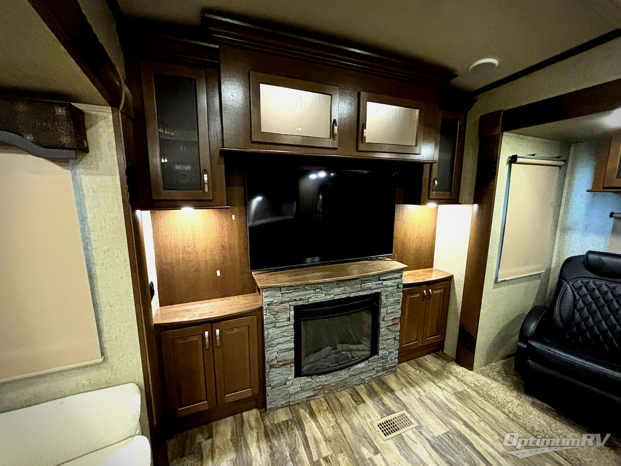 2018 Forest River Cedar Creek Silverback 29RE Photo 19