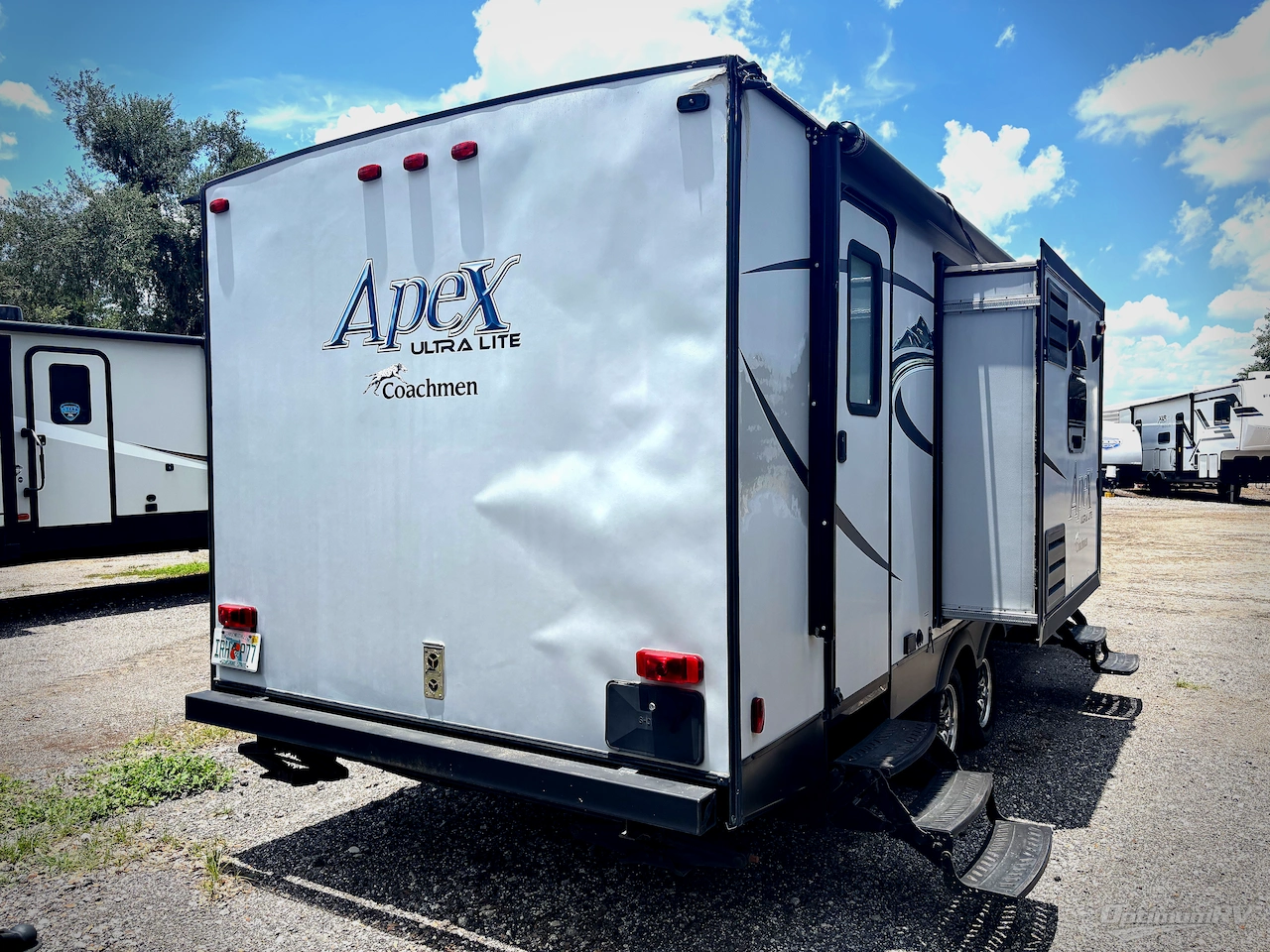 2016 Coachmen Apex Ultra-Lite 259BHSS Photo 3