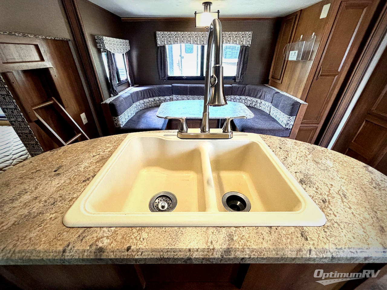 2016 Coachmen Apex Ultra-Lite 259BHSS Photo 15