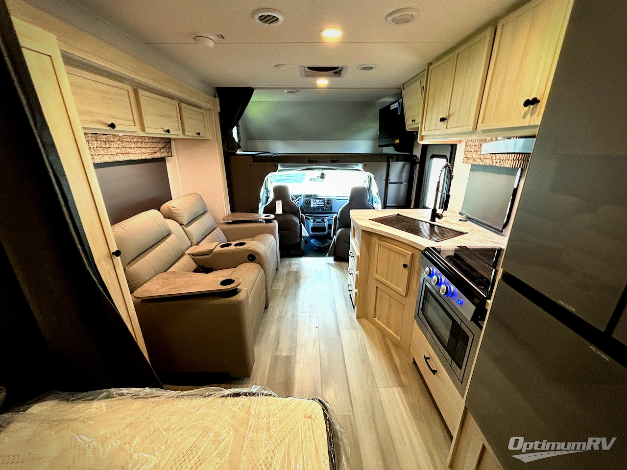 2027 Forest River Sunseeker 2440DS Photo 5