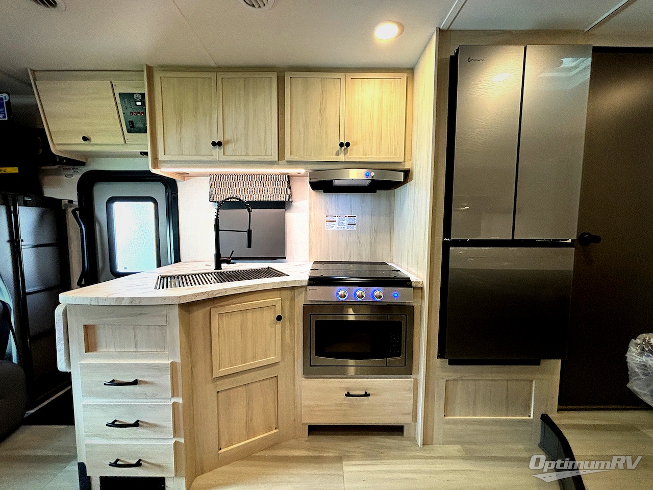 2027 Forest River Sunseeker 2440DS Photo 6