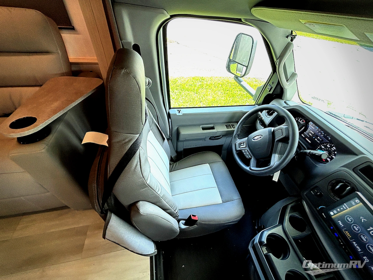 2027 Forest River Sunseeker 2440DS Photo 7