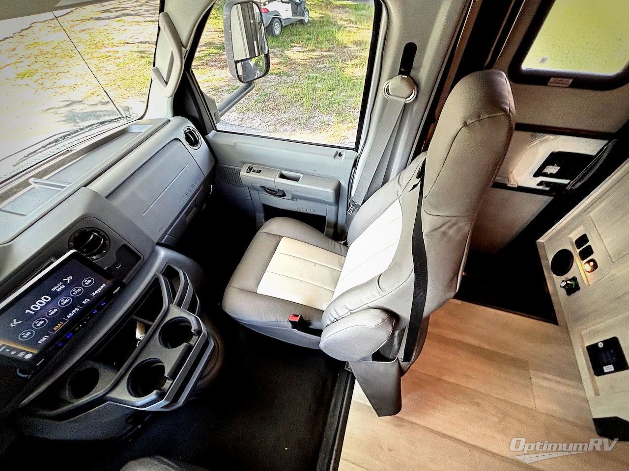 2027 Forest River Sunseeker 2440DS Photo 9