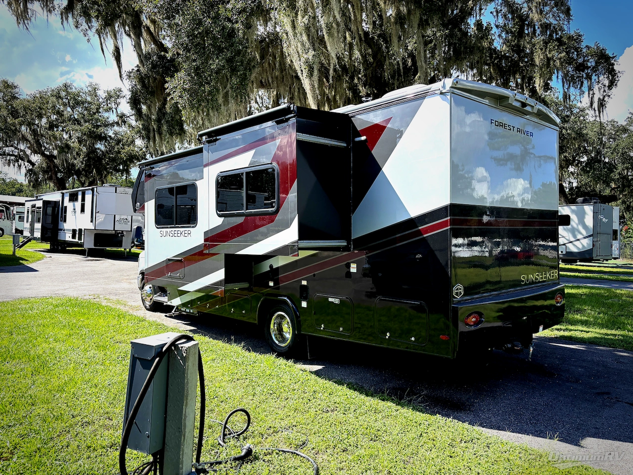 2027 Forest River Sunseeker 2440DS Photo 3