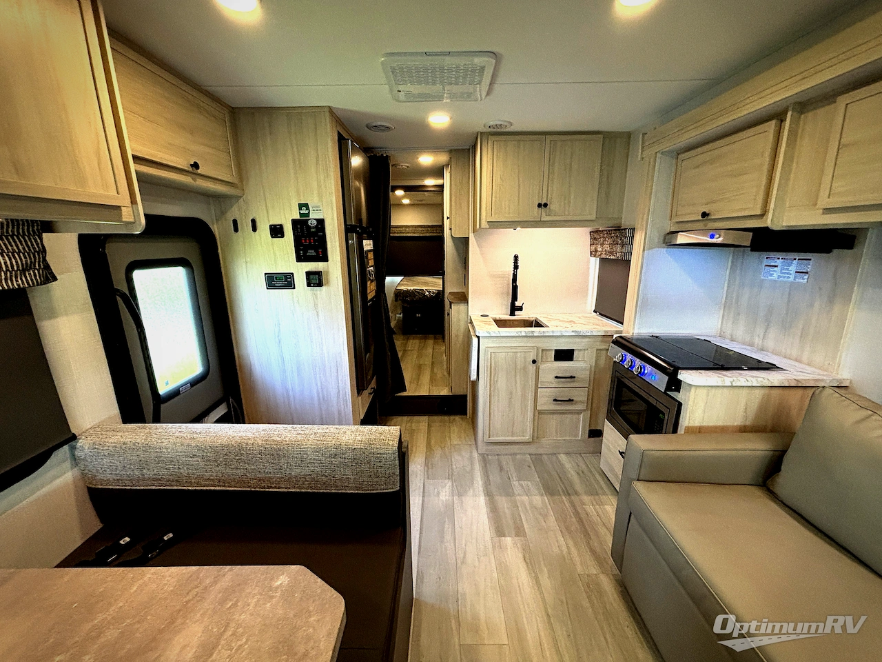 2027 Forest River Sunseeker LE 3250DSLE Ford Photo 4