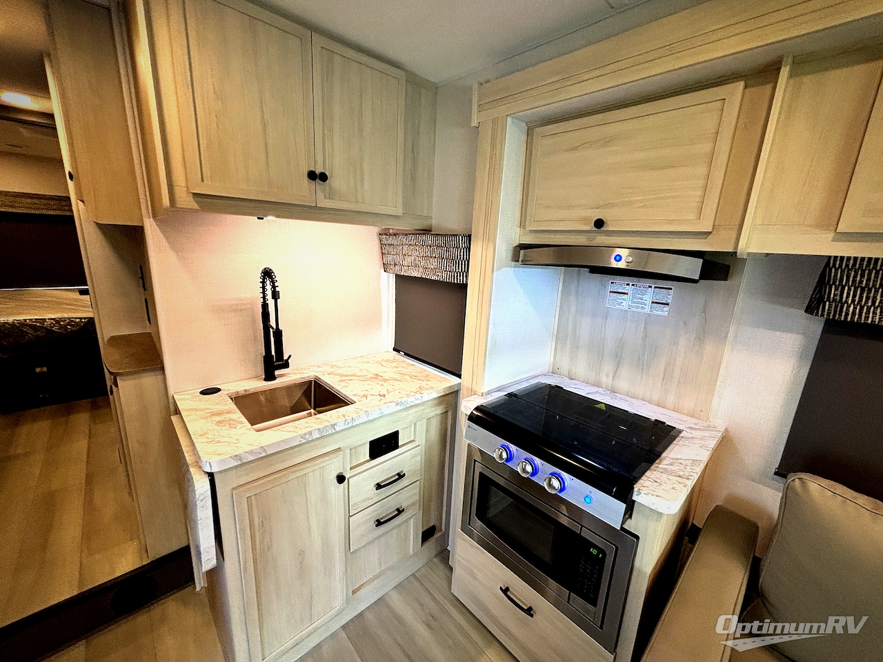2027 Forest River Sunseeker LE 3250DSLE Ford Photo 6