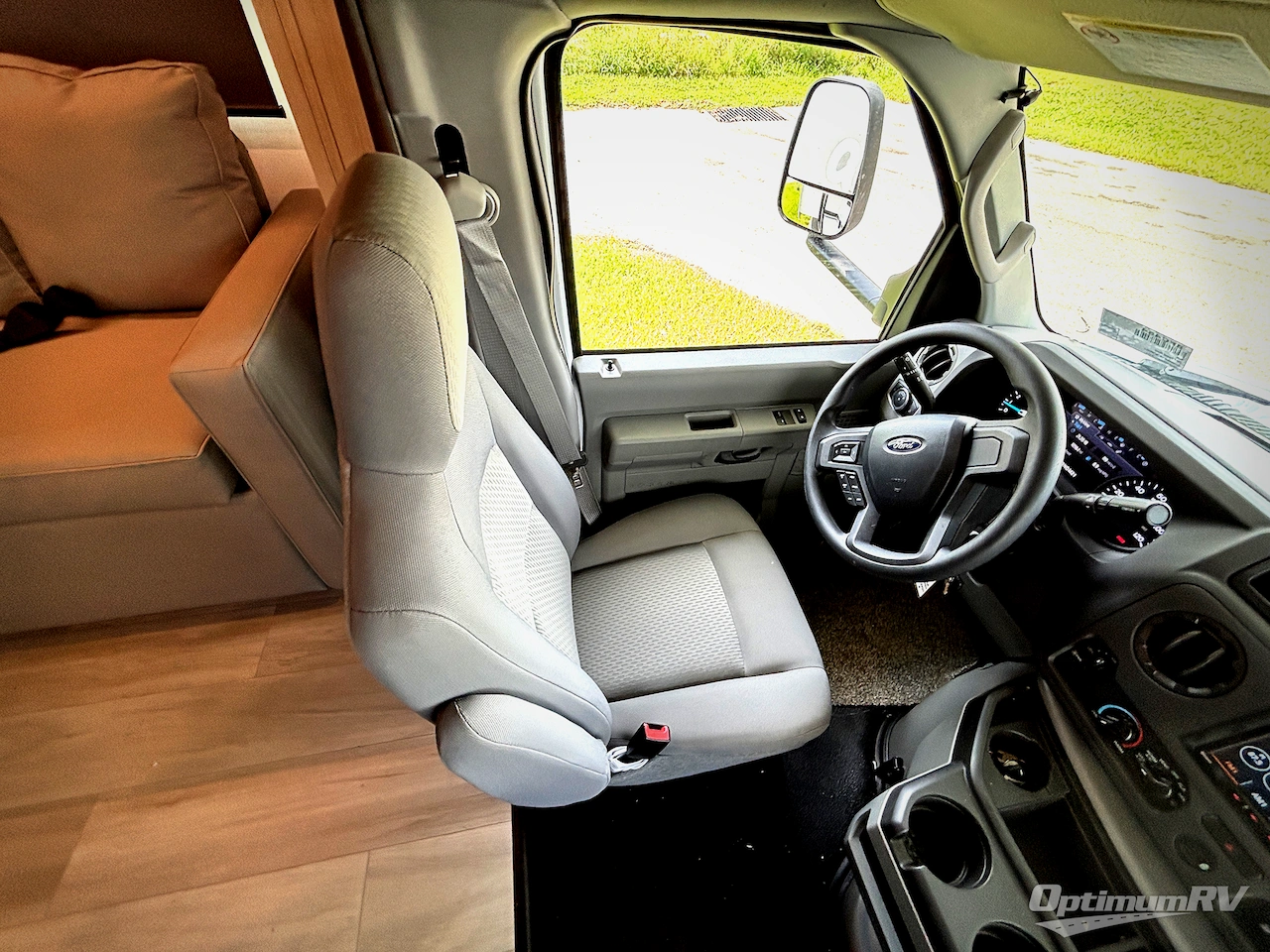 2027 Forest River Sunseeker LE 3250DSLE Ford Photo 7