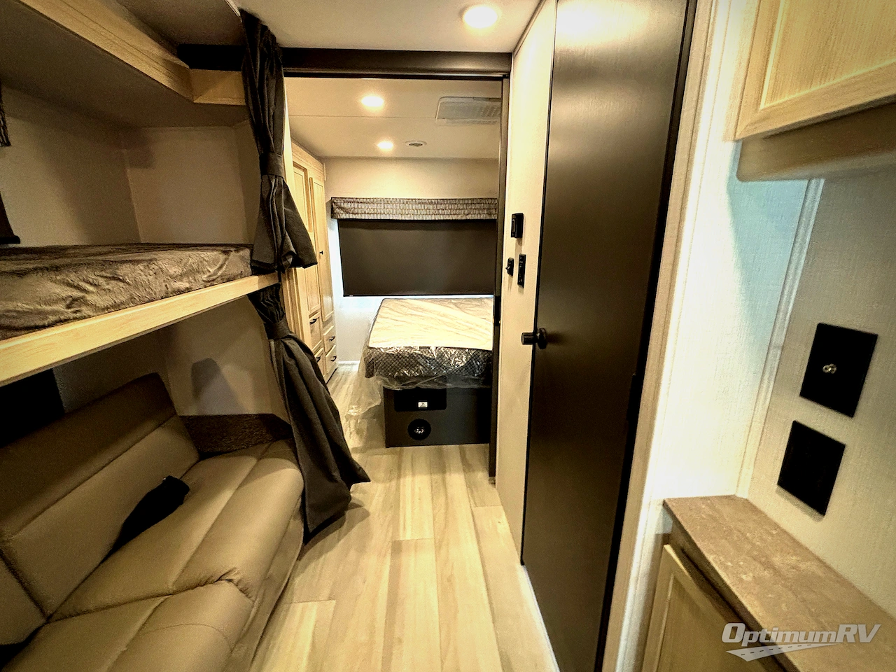 2027 Forest River Sunseeker LE 3250DSLE Ford Photo 17