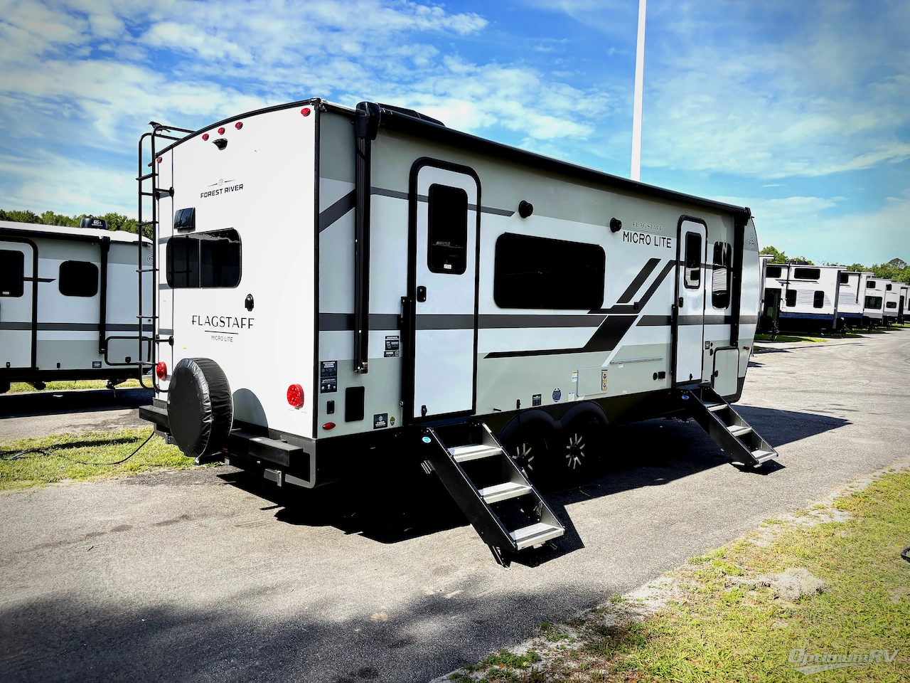 2026 Forest River Flagstaff Micro Lite 25SRK Photo 2