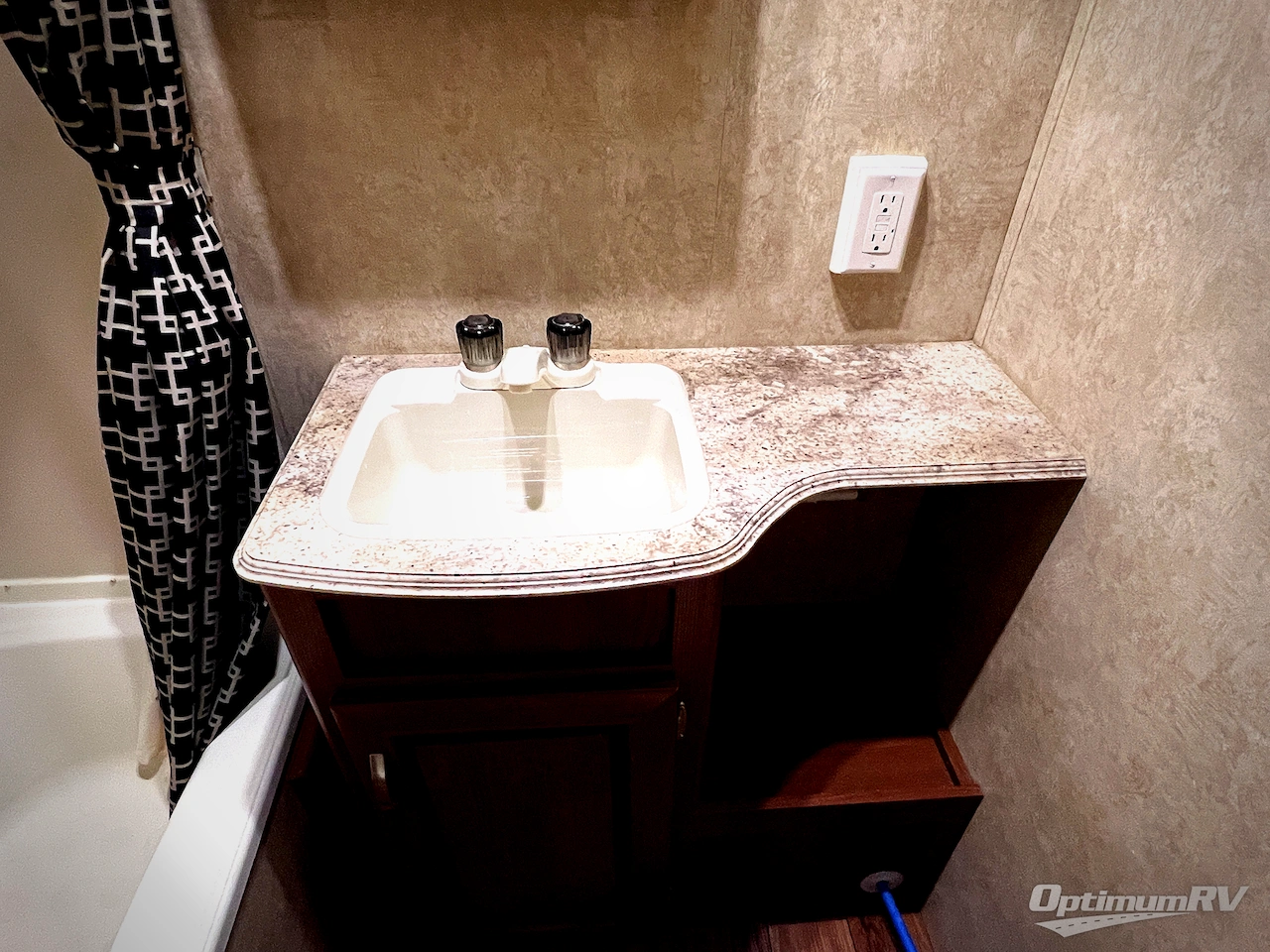 2016 Forest River Wildwood X-Lite 230BHXL Photo 26