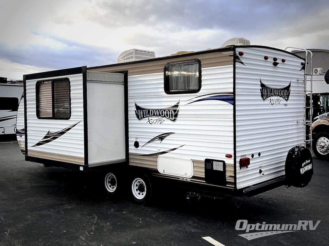 2016 Forest River Wildwood X-Lite 230BHXL Photo 3