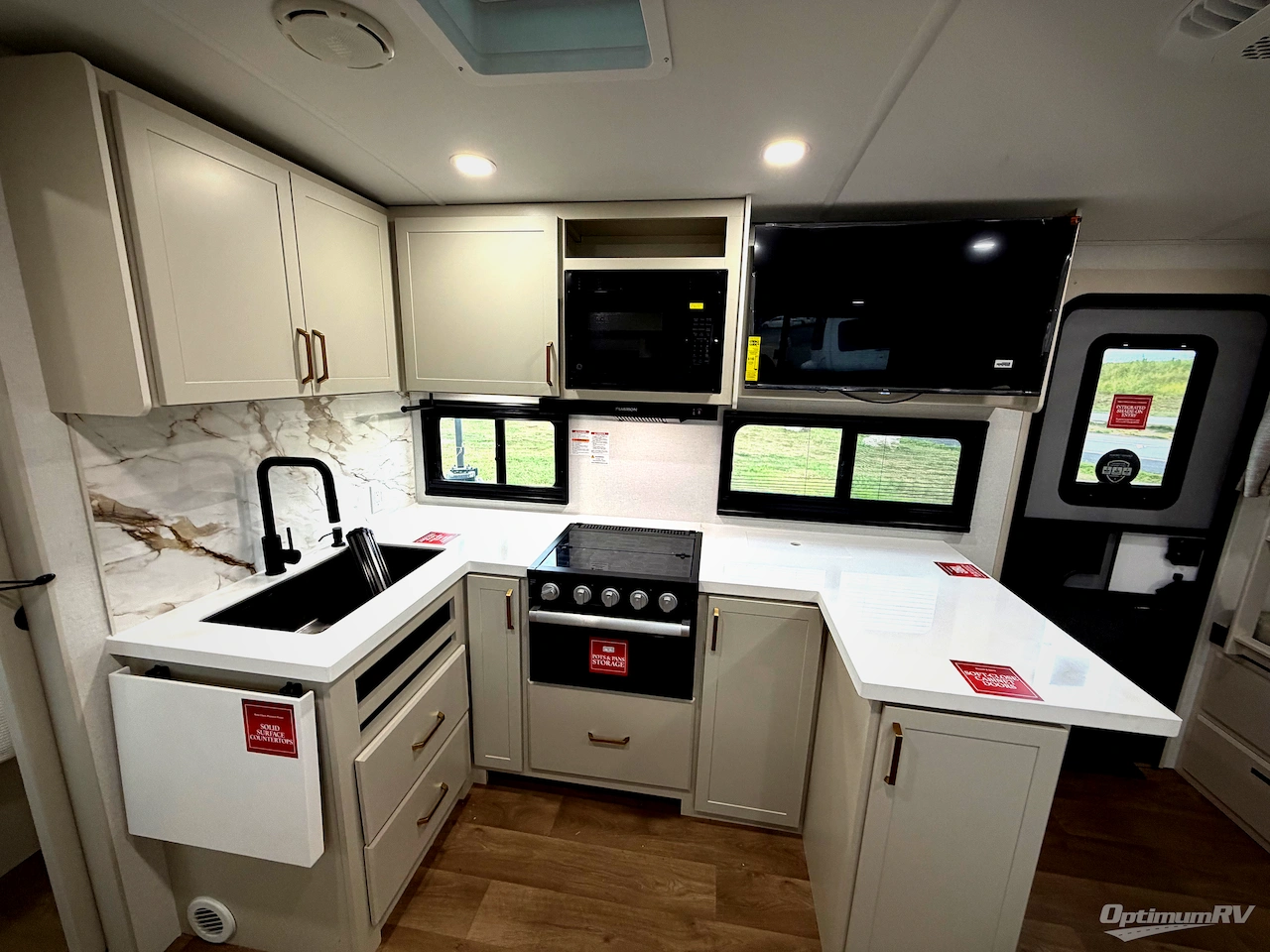 2027 Grand Design Imagine 2470BH Photo 7