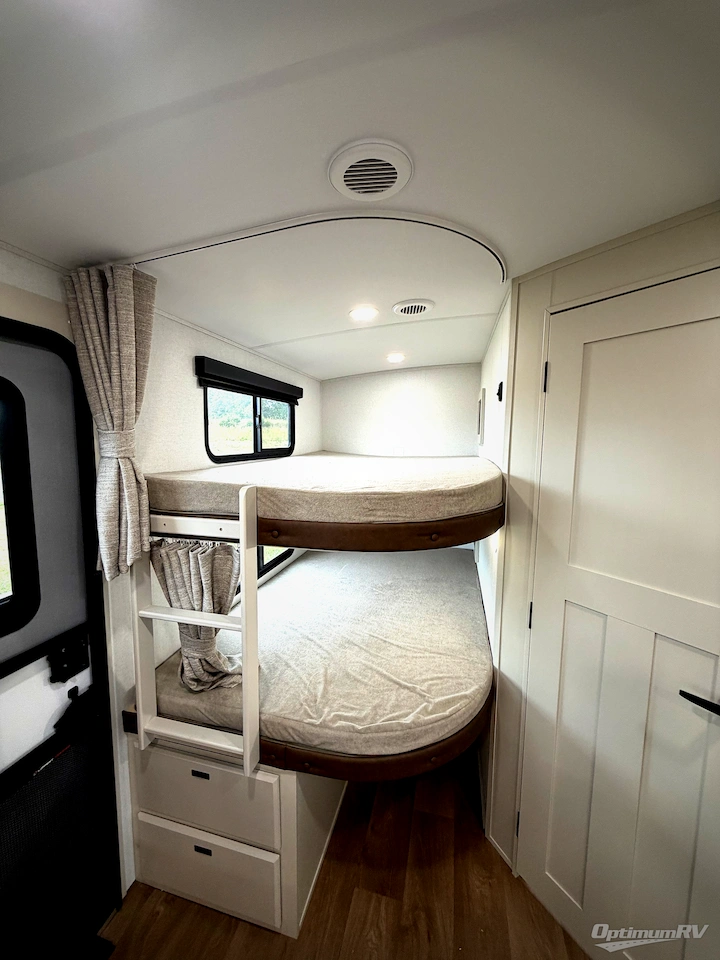 2027 Grand Design Imagine 2470BH Photo 8