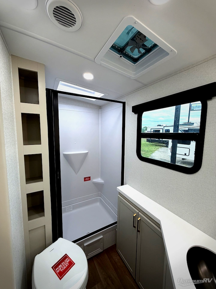 2027 Grand Design Imagine 2470BH Photo 9