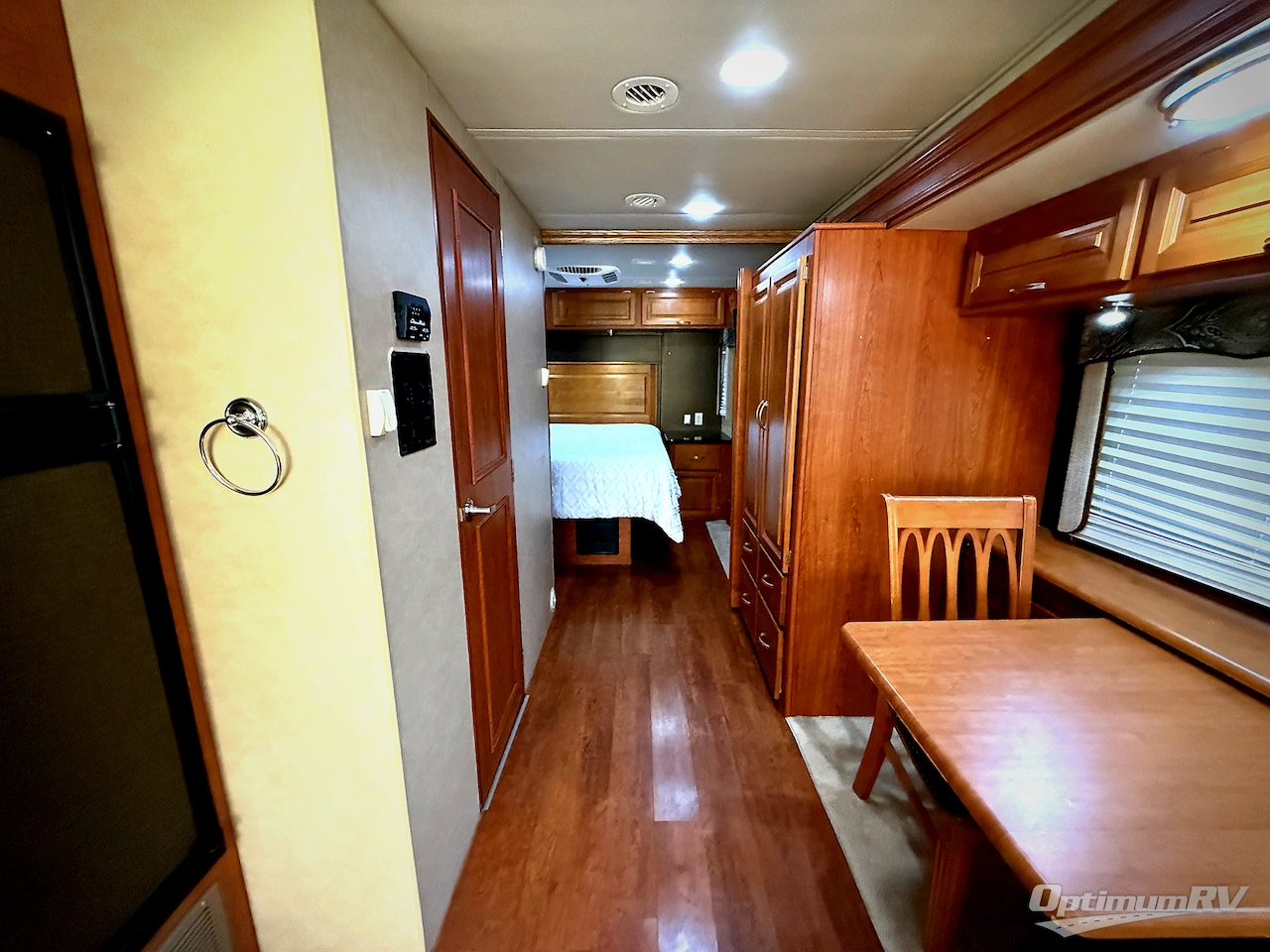 2011 Holiday Rambler Vacationer 30SFS Photo 11