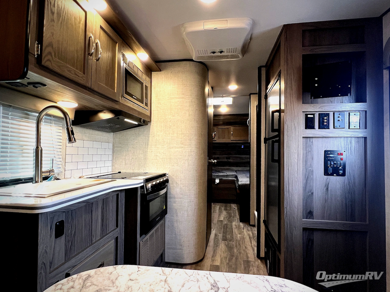 2023 Gulf Stream Vista Cruiser 19TWD Photo 3