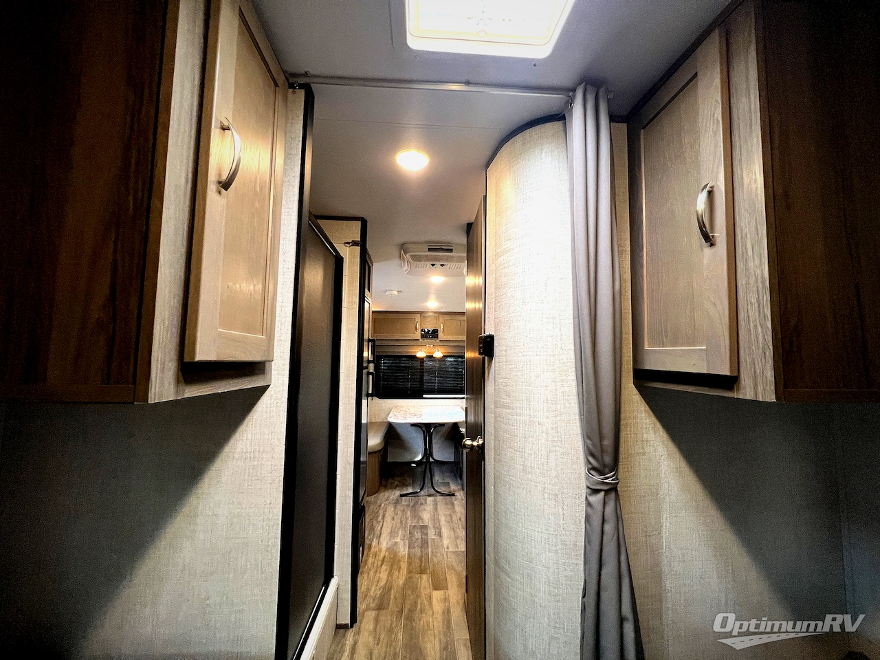 2023 Gulf Stream Vista Cruiser 19TWD Photo 4