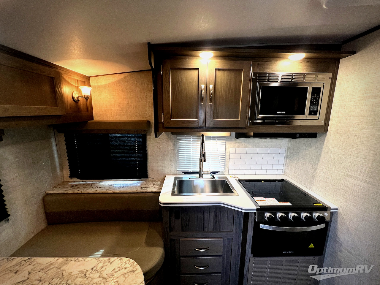 2023 Gulf Stream Vista Cruiser 19TWD Photo 5