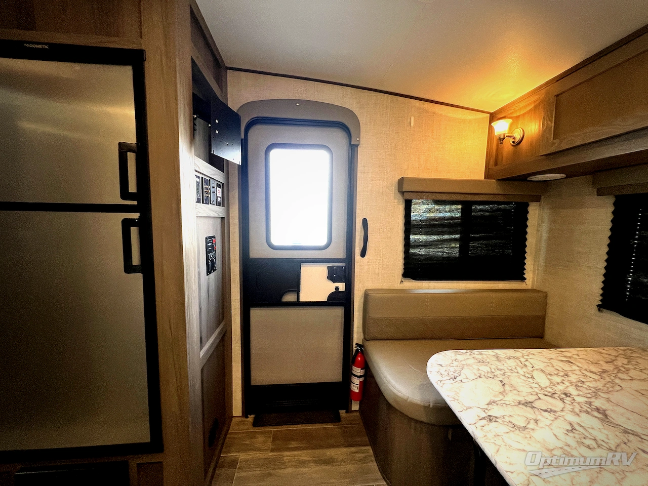 2023 Gulf Stream Vista Cruiser 19TWD Photo 7