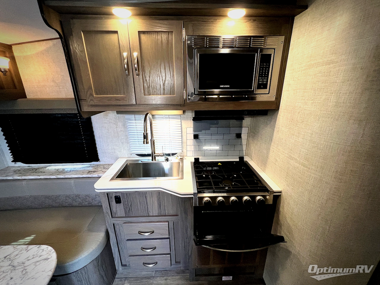 2023 Gulf Stream Vista Cruiser 19TWD Photo 8