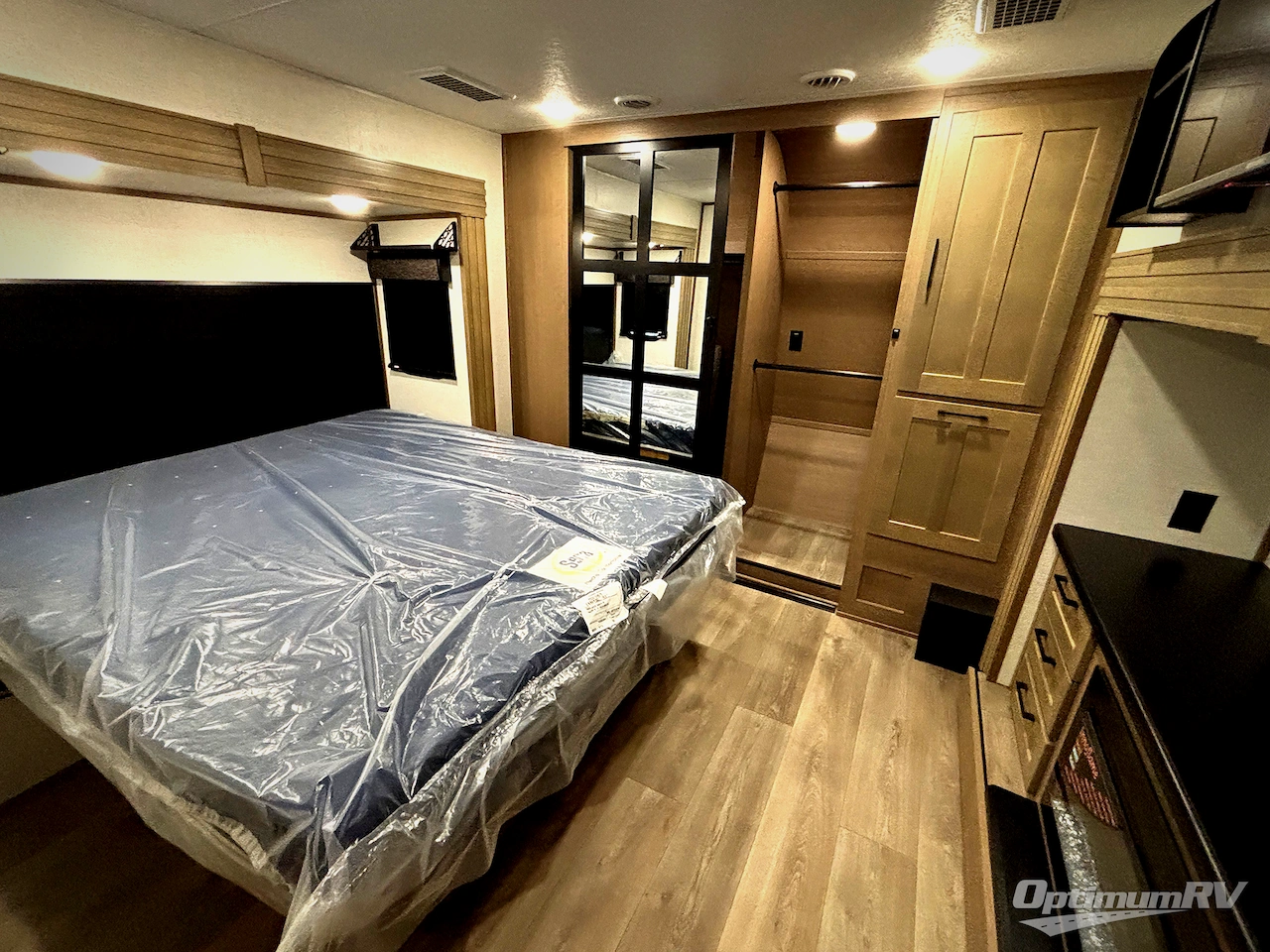 2025 KZ Durango Gold 391RKF Photo 8