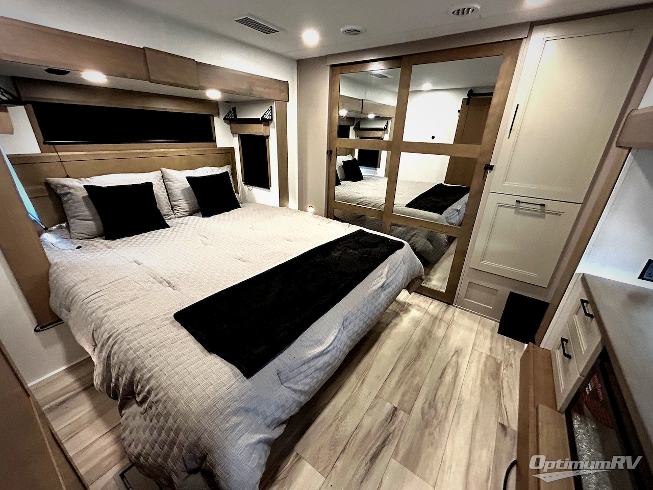 2026 KZ Durango Gold 393MKF Photo 8