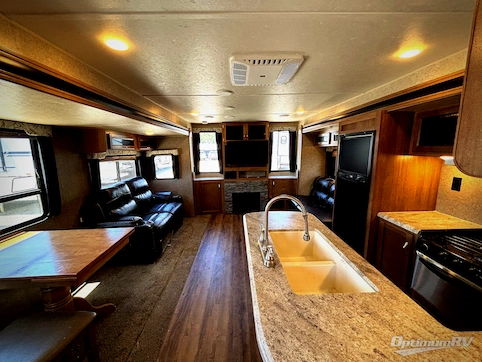 2017 Coachmen Catalina Legacy 333RETS RV Photo 2