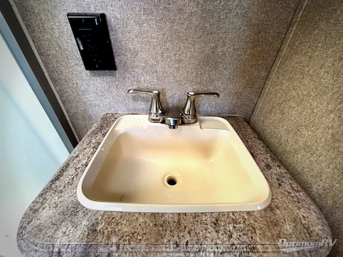 2017 Coachmen Catalina Legacy 333RETS RV Photo 3