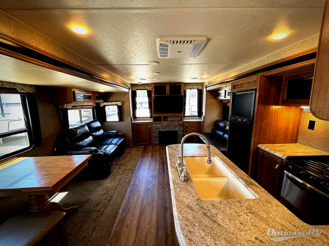 2017 Coachmen Catalina Legacy 333RETS Photo 5