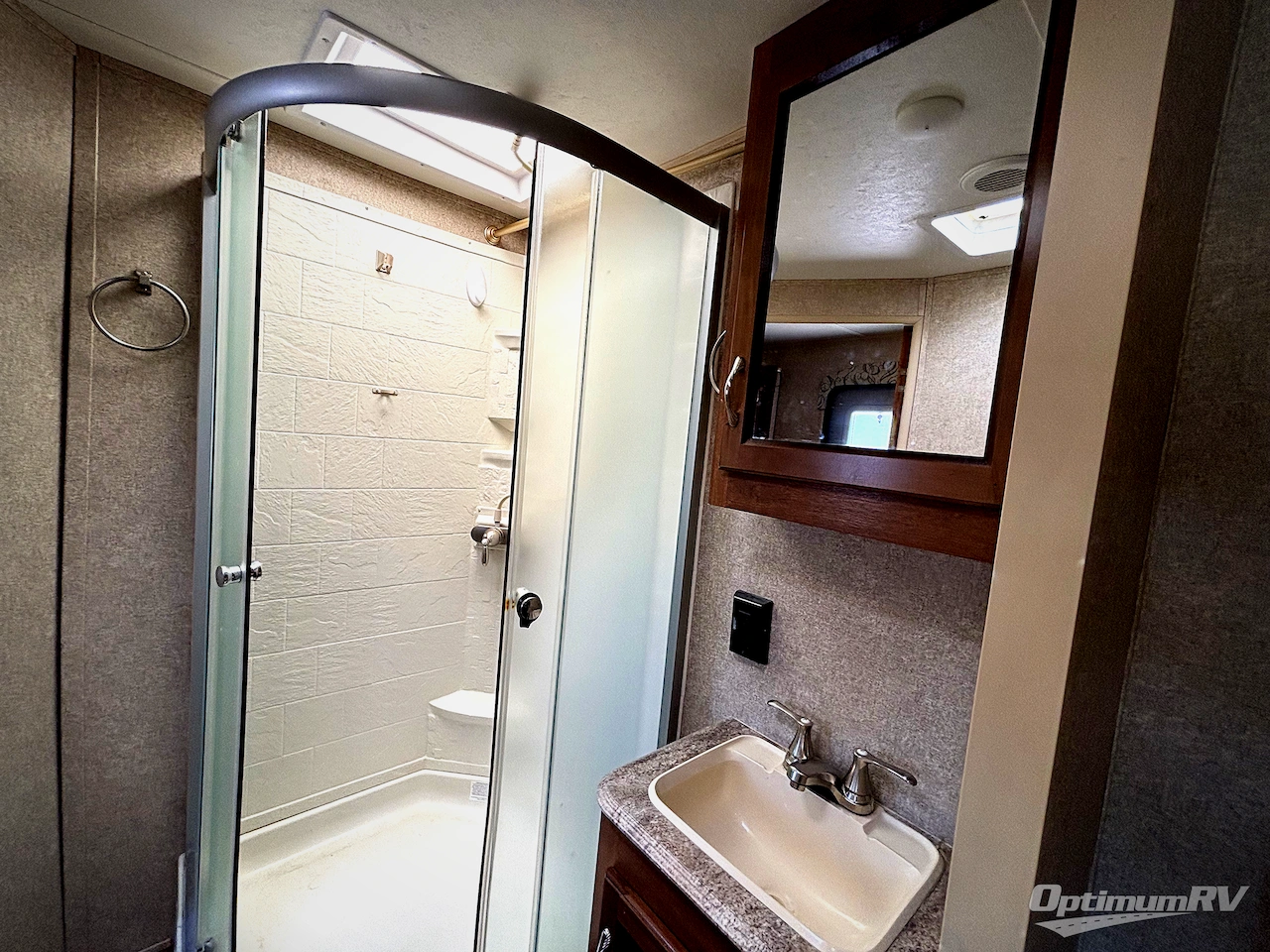 2017 Coachmen Catalina Legacy 333RETS Photo 8